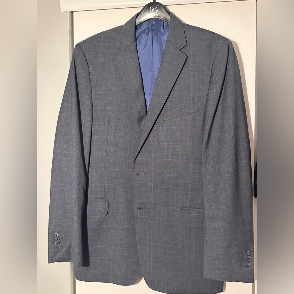 Like new! Custom  Jos A Bank suit